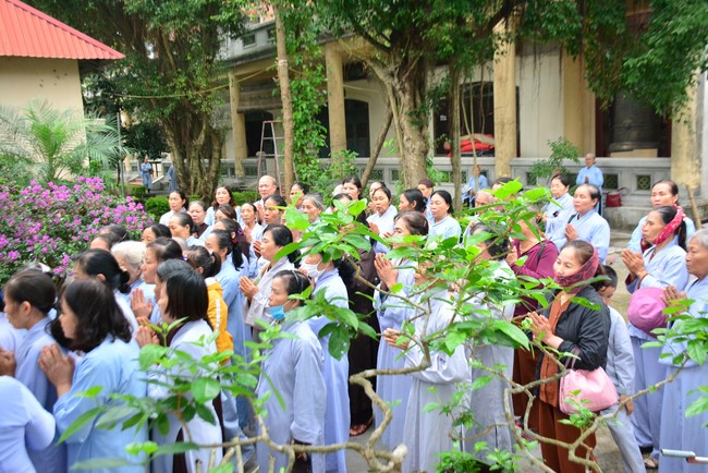 The Eight Precept Retreat  at Tay Khanh pagoda, Thai Binh